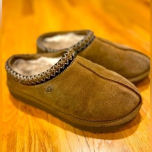 UGG women’s Tasman suede slippers - Chestnut size 8